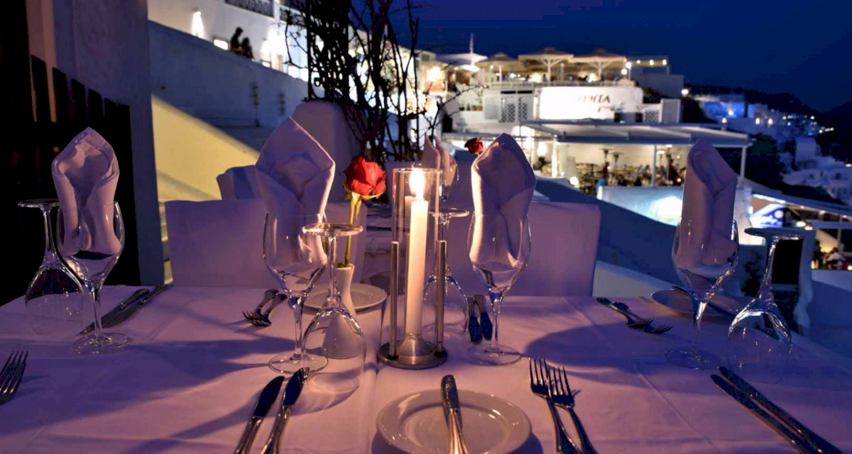 Restaurant wedding venues and reception on Santorini island in Greece: свадьба на санторини, свадебное агентство Julia Veselova - Фото 3