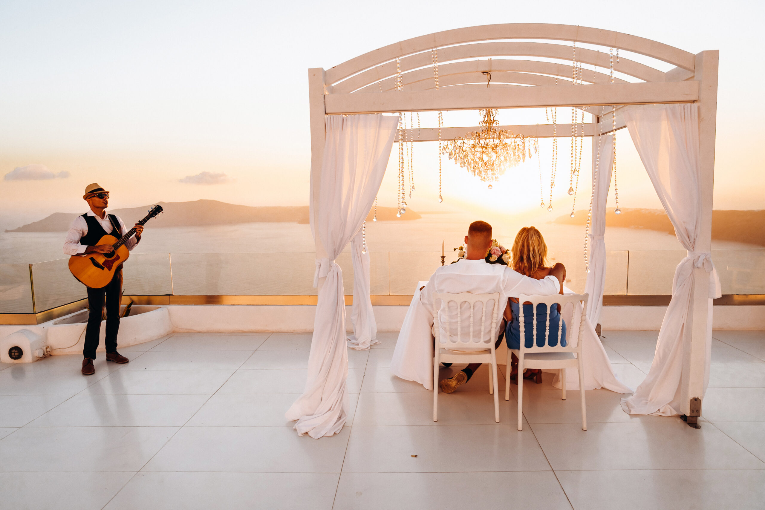 Marriage proposal ceremony. Engagement on the most romantic island of Santorini: свадьба на санторини, свадебное агентство Julia Veselova - Фото 1