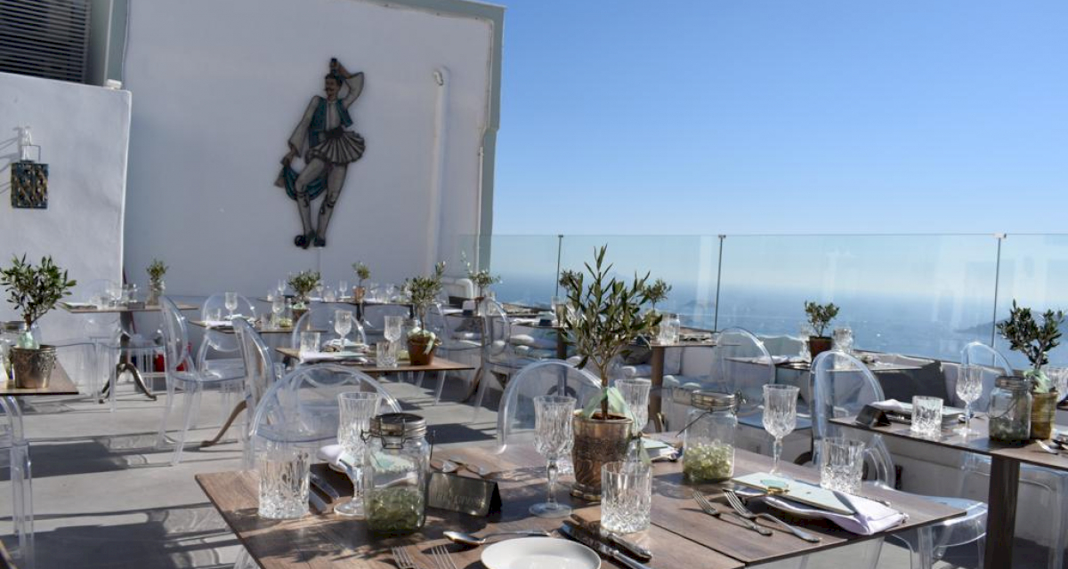 Restaurant wedding venues and reception on Santorini island in Greece: свадьба на санторини, свадебное агентство Julia Veselova - Фото 1