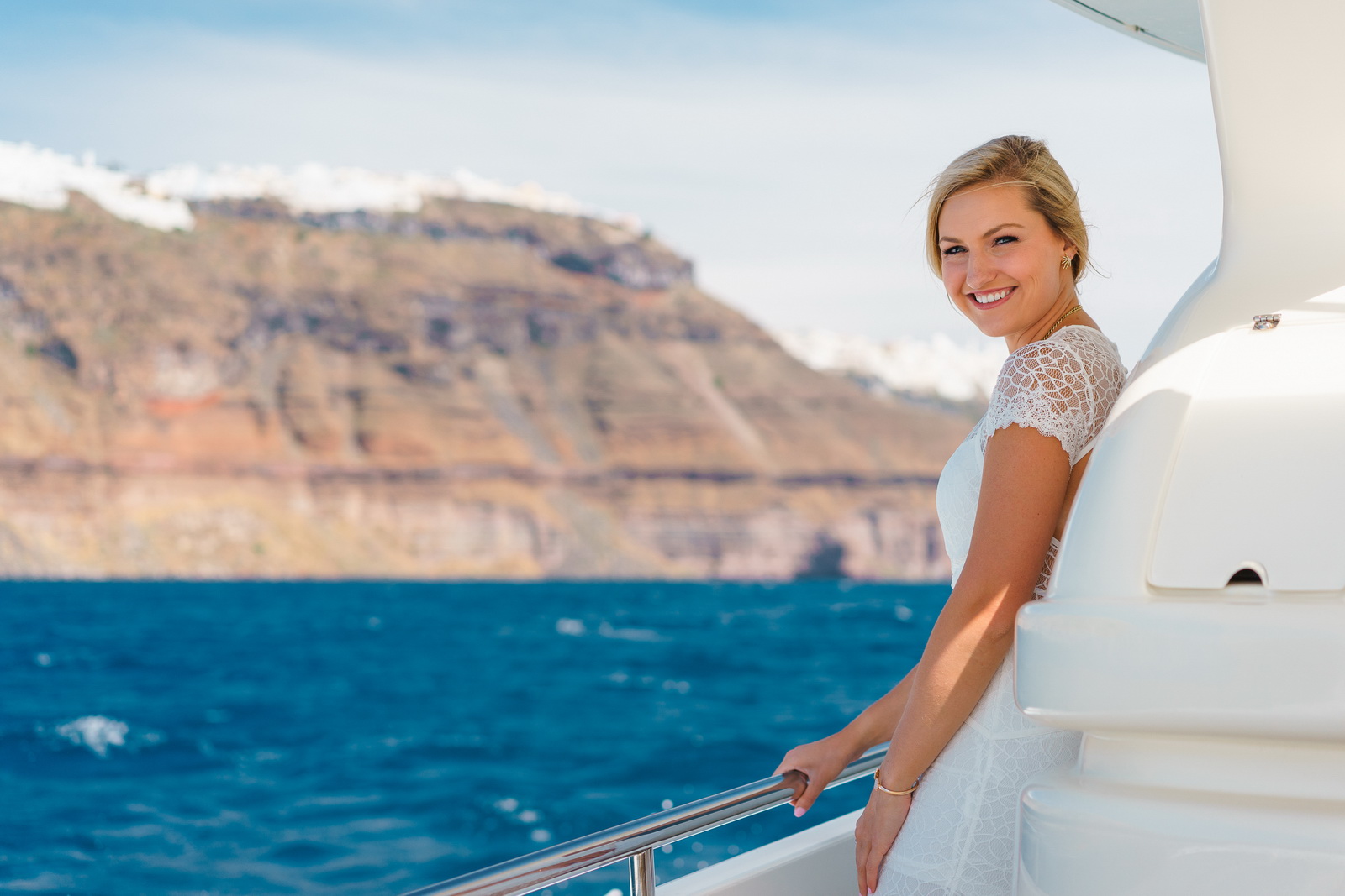 Renting an elegant yacht for your best adventurous wedding ceremony or honeymoon travel: свадьба на санторини, свадебное агентство Julia Veselova - Фото 3