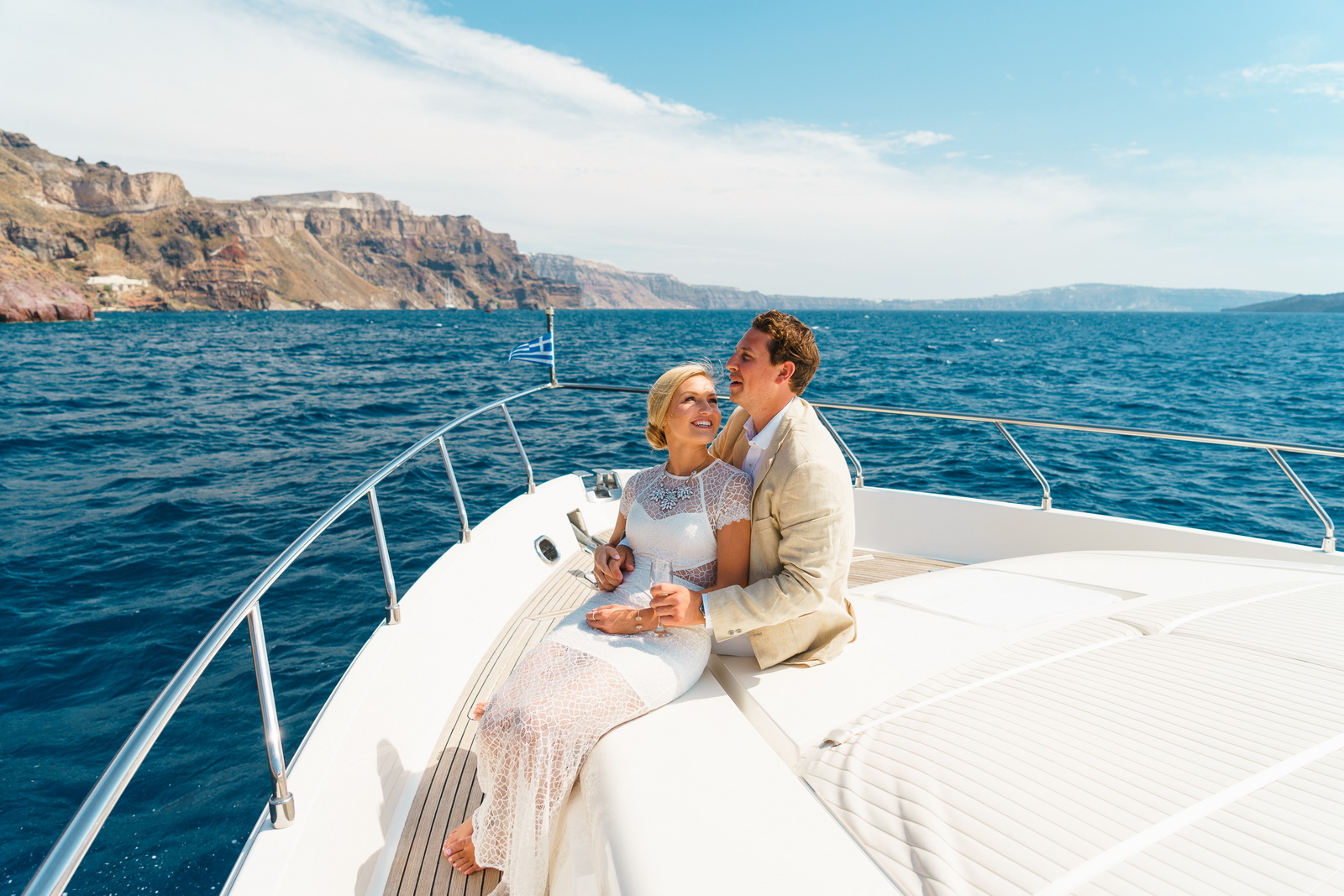 Renting an elegant yacht for your best adventurous wedding ceremony or honeymoon travel: свадьба на санторини, свадебное агентство Julia Veselova - Фото 4