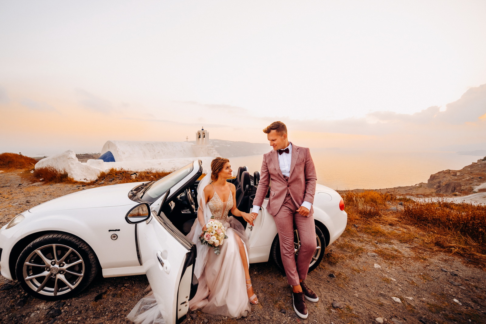 Renting a car on Santorini island: свадьба на санторини, свадебное агентство Julia Veselova - Фото 1