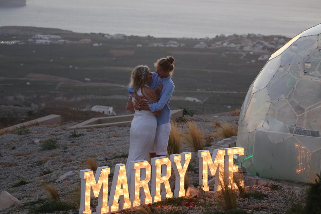 Same sex destination wedding ceremony in Greece: свадьба на санторини, свадебное агентство Julia Veselova